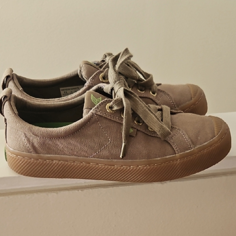 Cariuma Tan Sneakers with Green logos